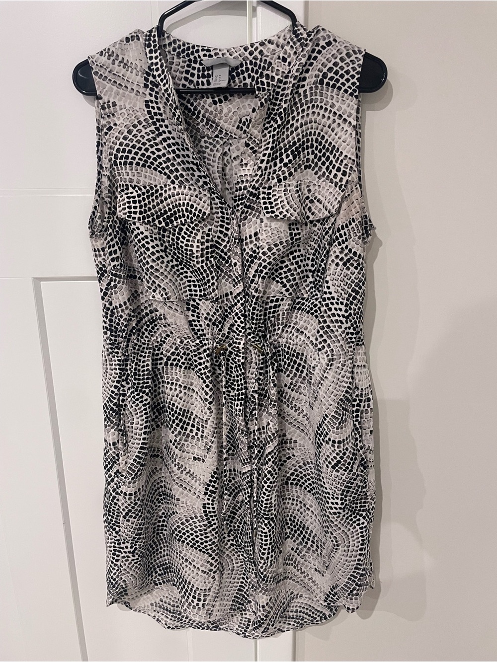 H&M Sleeveless Black & White Patterned Drawstring Dress
